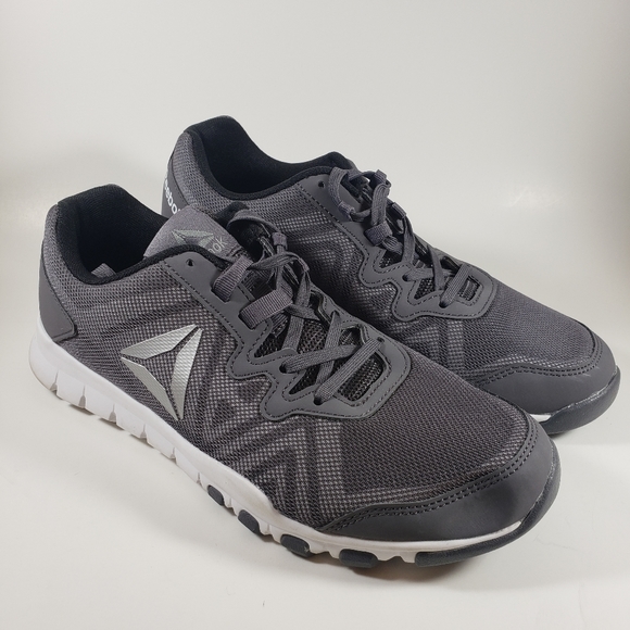 Woman's Reebok training shoe - Picture 2 of 3